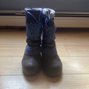 Kids LL Bean boots size 2. Blue.